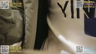 欧美日韩人妻激情-第一次与男友以外的男人在行使中车震!