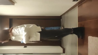 欧美日韩人妻激情-第一次与男友以外的男人在行使中车震!